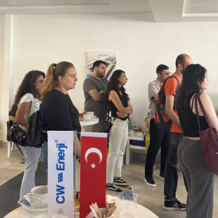 Mimarlar Odası İzmir Şubesi Enerji Etkin Yapılar ve Sürdürülebilir Mimarlık Komisyonu Yürütücülüğünde "CW Enerji Plus İzmir" Teknik Gezisi Gerçekleşti