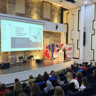 "Eşit ve Özgür Yarınlar Kadınlarla Gelecek" 8 mart Dünya Kadınlar Günü Etkinliği Gerçekleşti